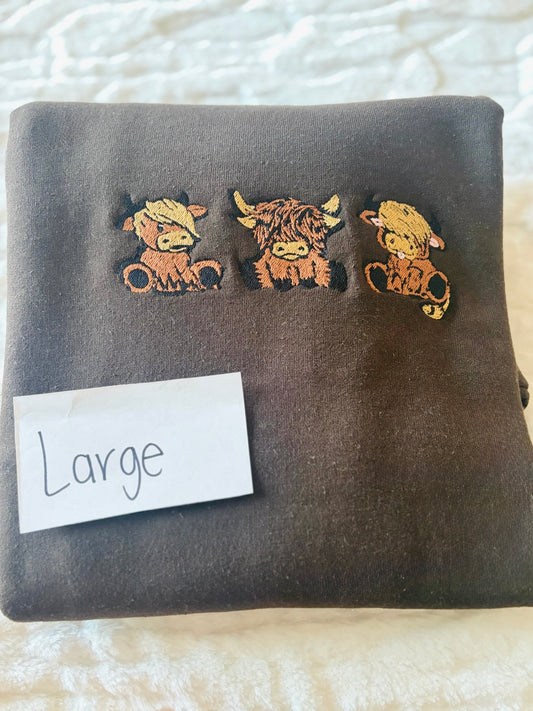 (GILDAN/JERZEES) EMBROIDERED SWEATSHIRT - LARGE - DESTASH