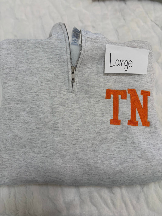 (GILDAN/JERZEES) EMBROIDERED (CROOKED "N") 1/4 ZIP SWEATSHIRT - LARGE - DESTASH
