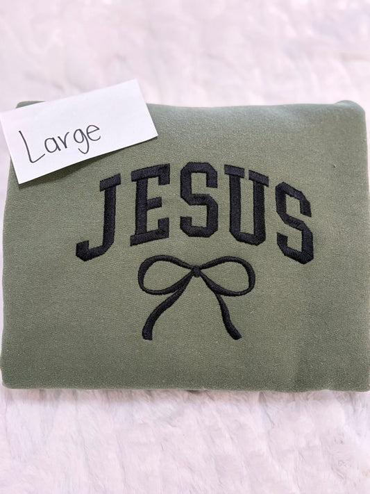 (GILDAN/JERZEES) EMBROIDERED SWEATSHIRT - LARGE - DESTASH