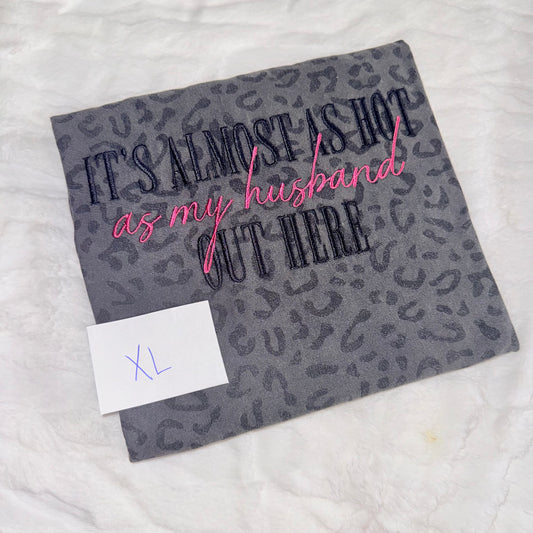 (COTTON COLLECTIVE EMBROIDERED FLAWED) TEE - XL - DESTASH